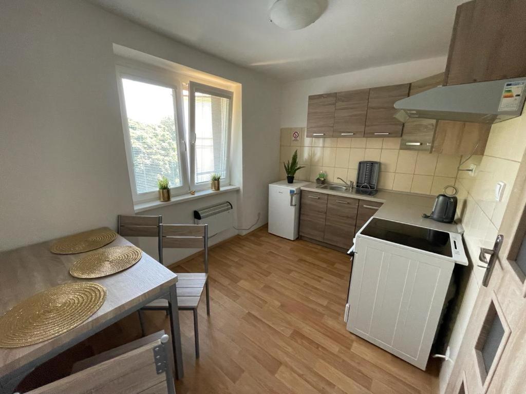 Apartmany - Skolni Chomutov Ngoại thất bức ảnh